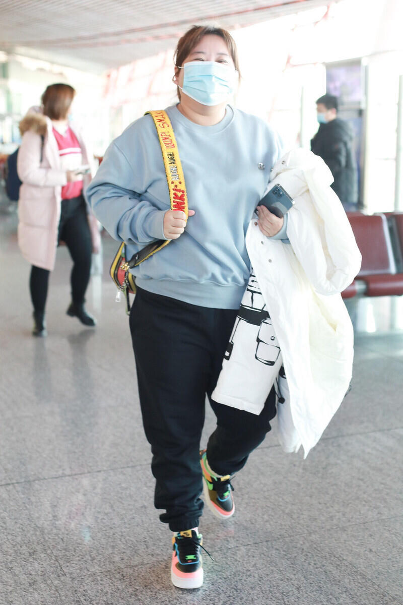 贾玲卫衣,贾玲瘦身后穿的蓝色卫衣