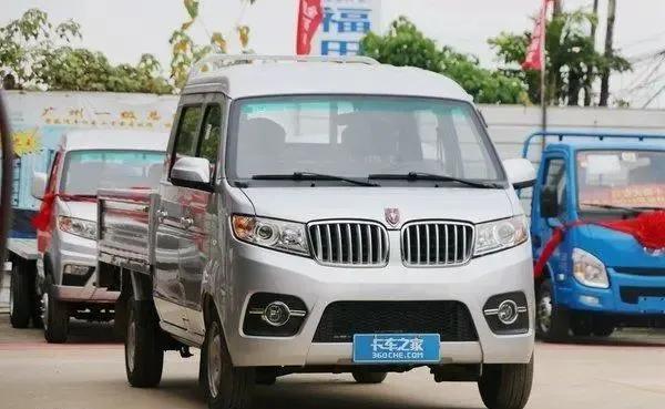 金杯s22双排微卡和t32对比,金杯t32微卡小货车限重是多少