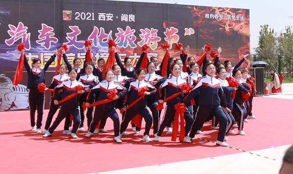 中国首届撞车大赛在西安阎良石川河极限运动中心隆重举行