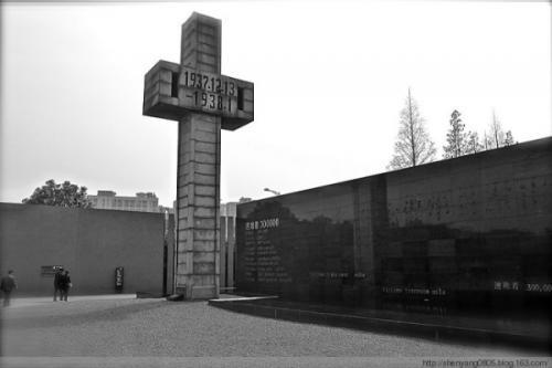 《魔鬼作坊》：发生在七十六年前的东欧*杀屠**，又被重新写入了文学