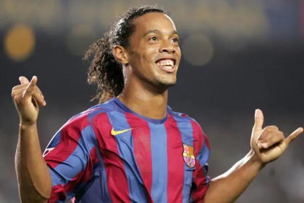 足球精灵罗纳尔迪尼奥欧洲足坛,足球精灵罗纳尔迪尼奥巅峰时刻