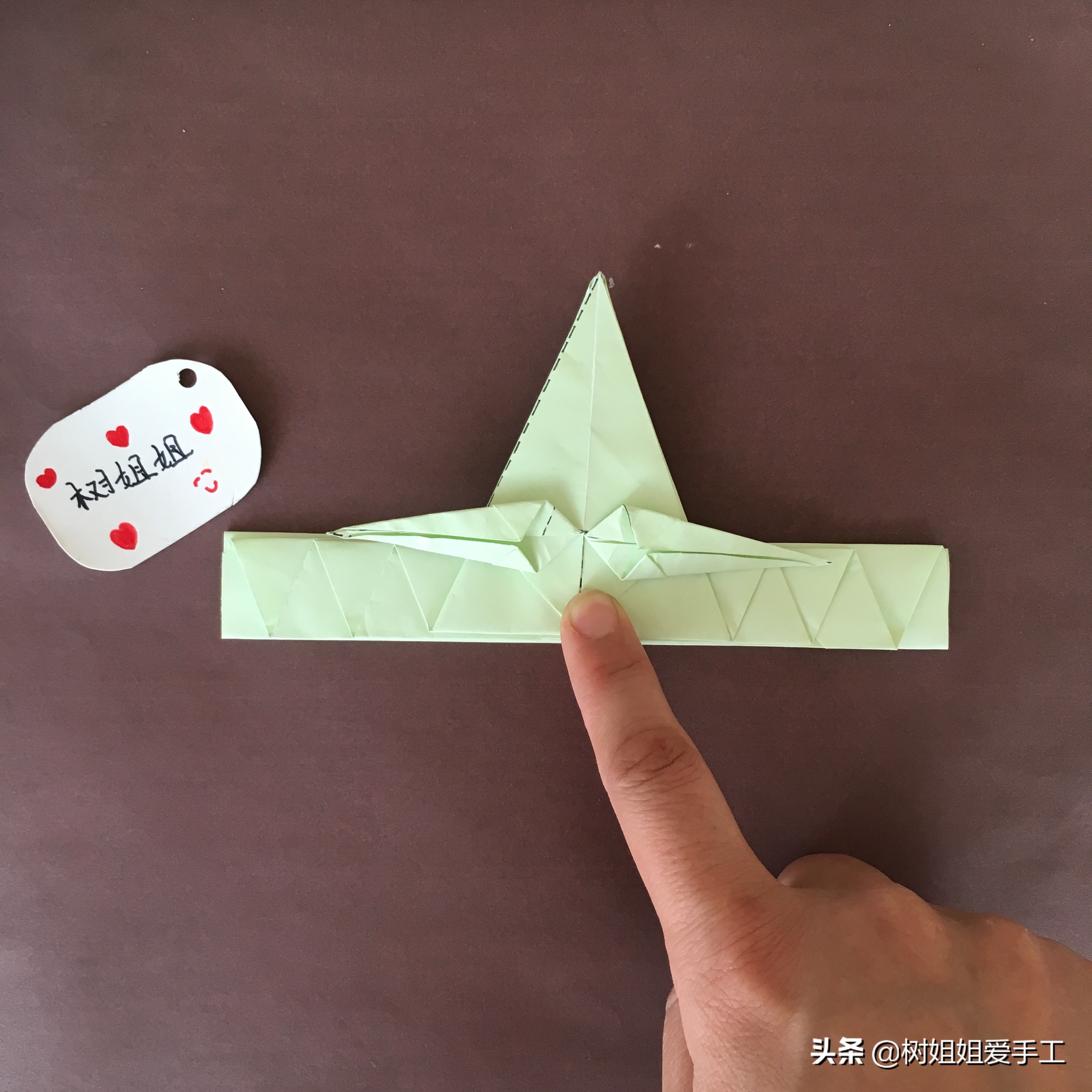 拖尾孔雀的三角插教程,折纸孔雀尾巴怎么折