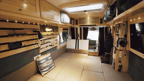 互联网大厂情侣辞职，爆改12㎡房车：不买房也可以很快乐