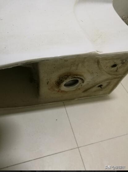 智能马桶座圈和马桶缝隙漏水,冲马桶时马桶与地面漏水怎么办