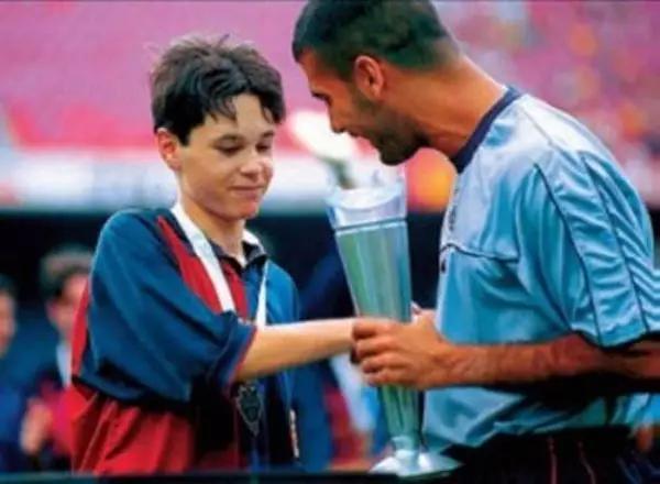 伊涅斯塔个人资料,拉玛西亚顶级天才