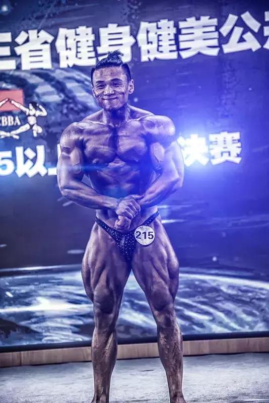 一健成名健身教练现状,一健成名老板多大了