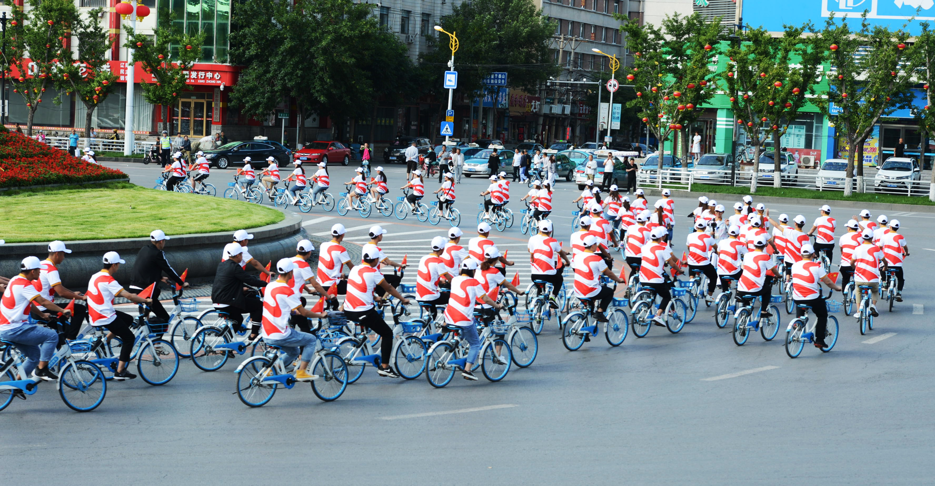 辽宁沈阳：广场“快闪”掀起参军热