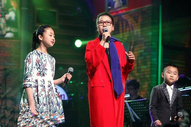 将《温柔美眉铿锵玫瑰》改唱成女足战歌，她用音乐彰显不屈斗志