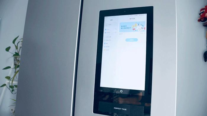 冰箱门内嵌触控屏，451L大空间，全屋家电互联，这款冰箱真秀