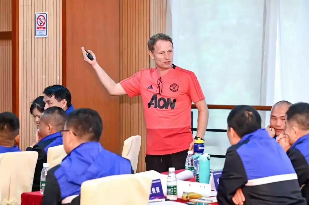 香港赛马会,香港足球总会与香港足协