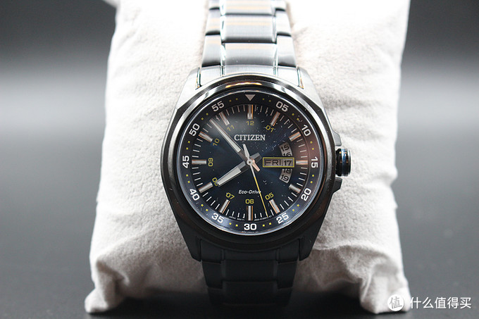 西铁城光动能手表有三个小表盘,西铁城光动能电波手表晚上能亮吗