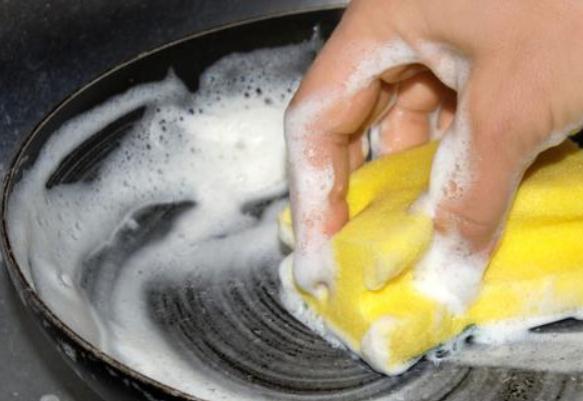 陶瓷炒锅不粘锅黑了怎么刷,厨房锅底黑