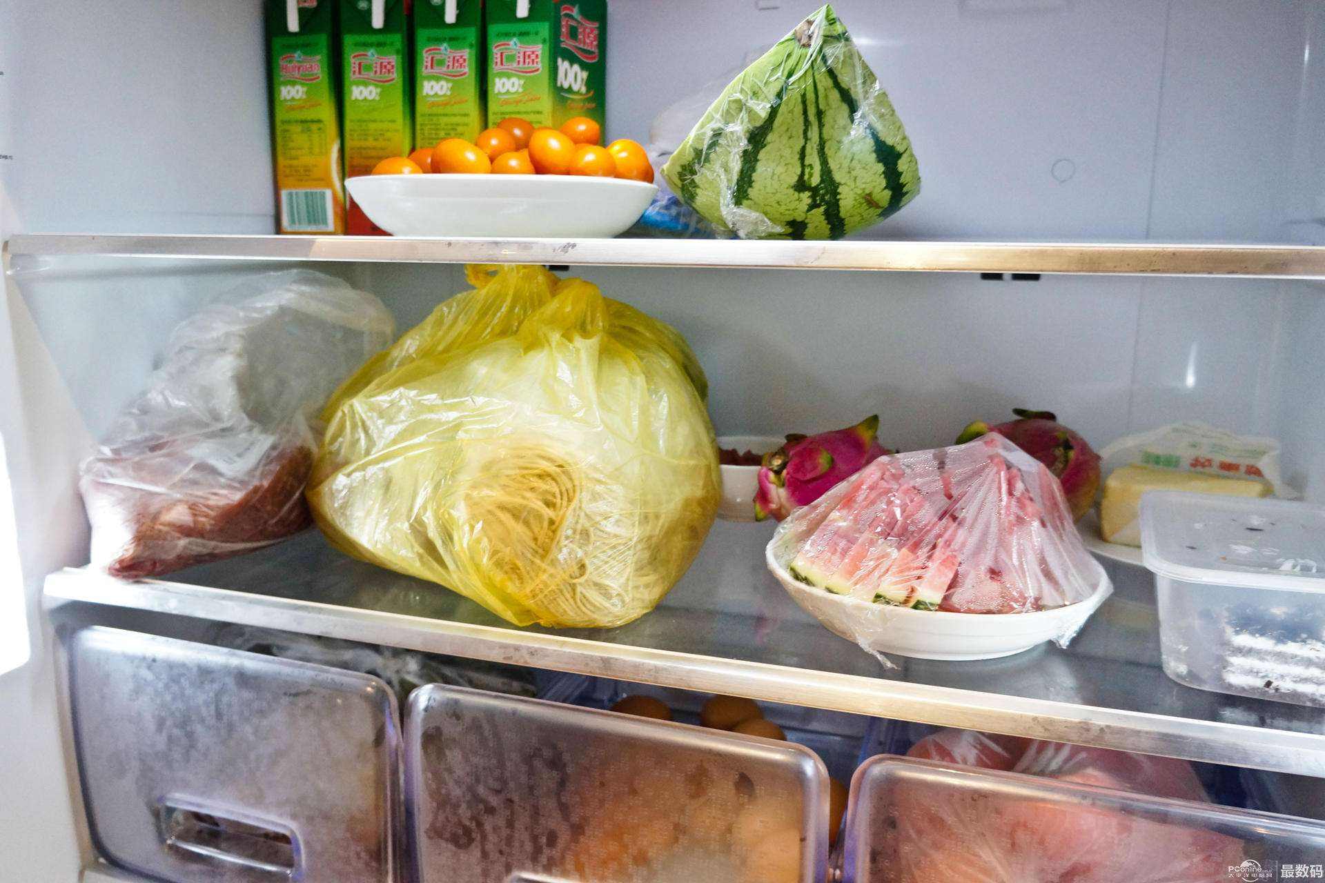 白酒茶叶小苏打水能去冰箱异味吗,冰箱的储藏室的肉有异味怎么去除