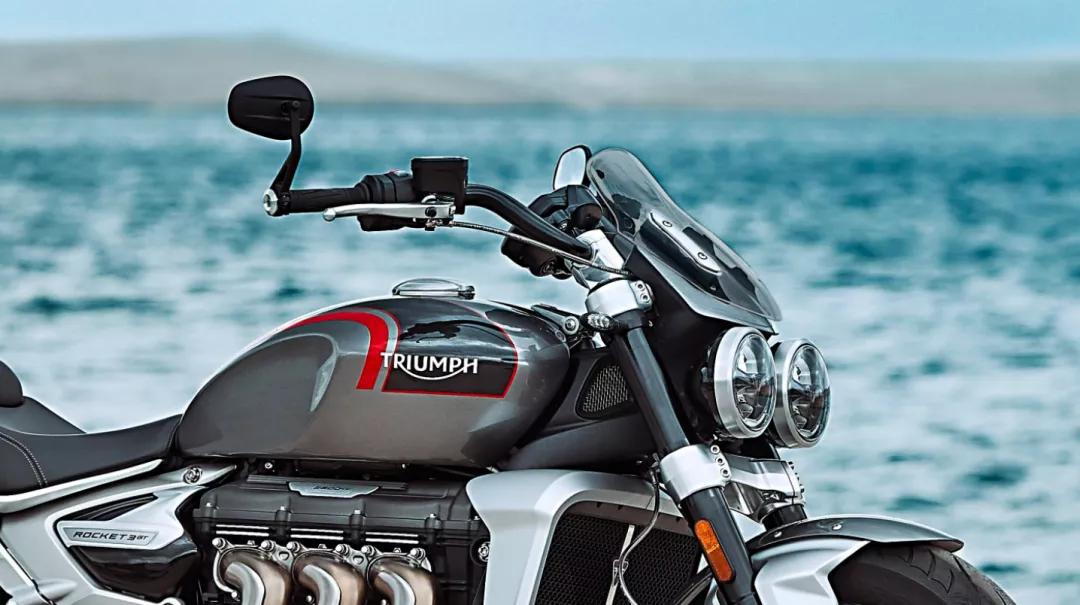 英国凯旋三缸大火箭落地价,凯旋摩托车2024最新款三缸rs