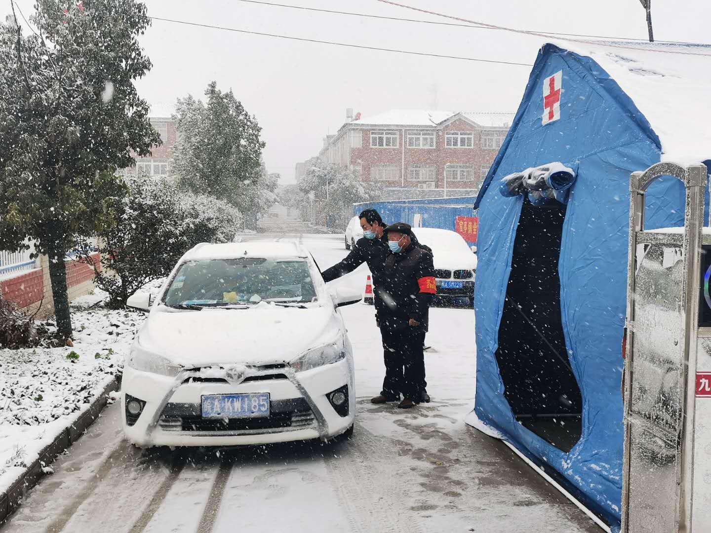 肥西官亭：风雪守门人防疫待春归