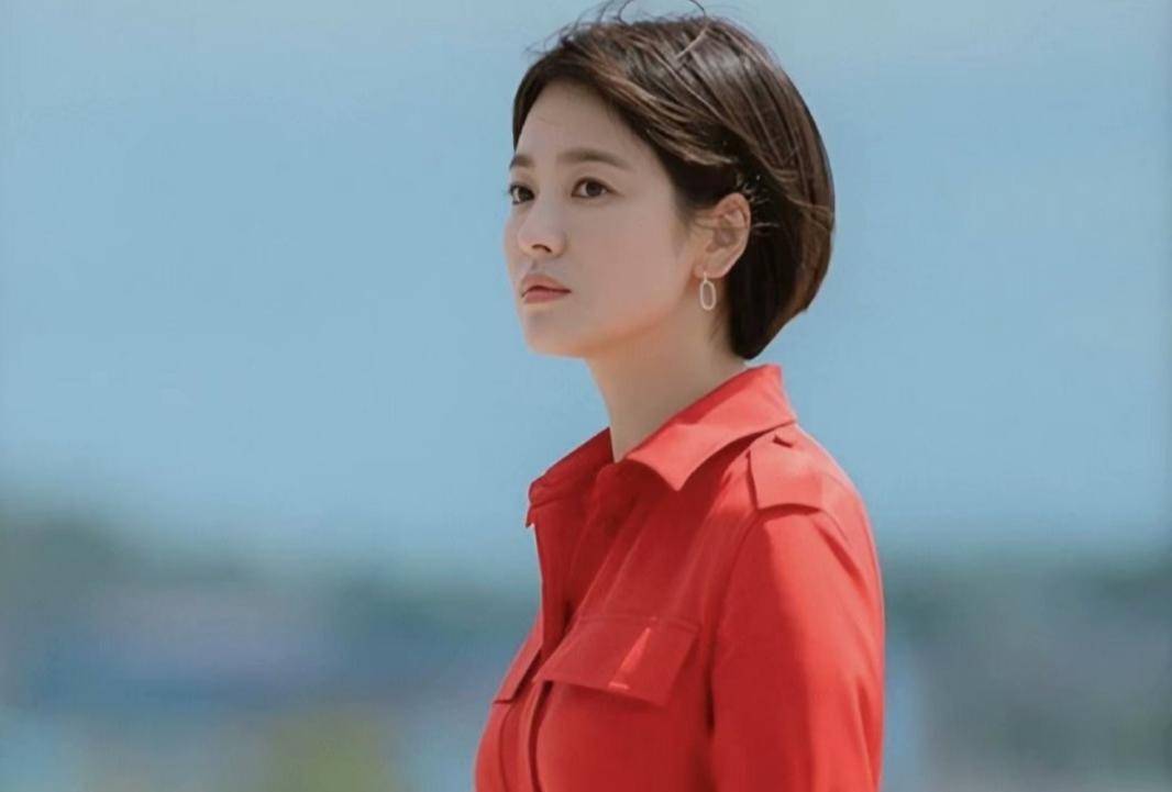 宋仲基去夏威夷度假，宋慧乔狂晒海边贝壳照，是巧合还是隔空PK？