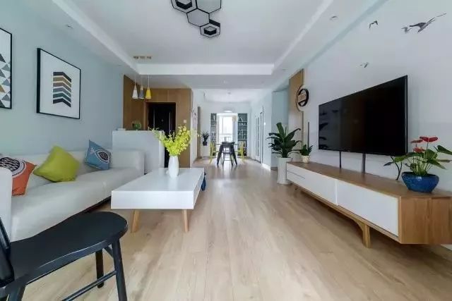 墙纸与乳胶漆的优缺点,墙纸比乳胶漆甲醛多吗