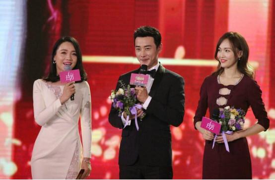 唐嫣越来越奔放了,真空礼服“挖三洞”,奈何无“料”可秀