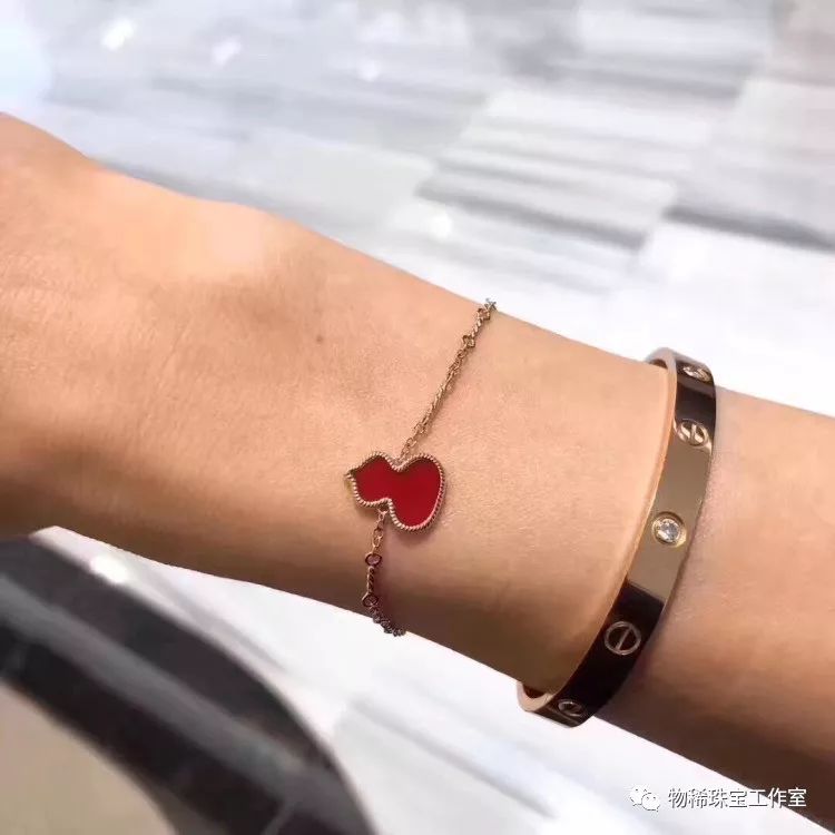 本命年戴什么款式的黄金首饰,60岁女性本命年戴什么首饰