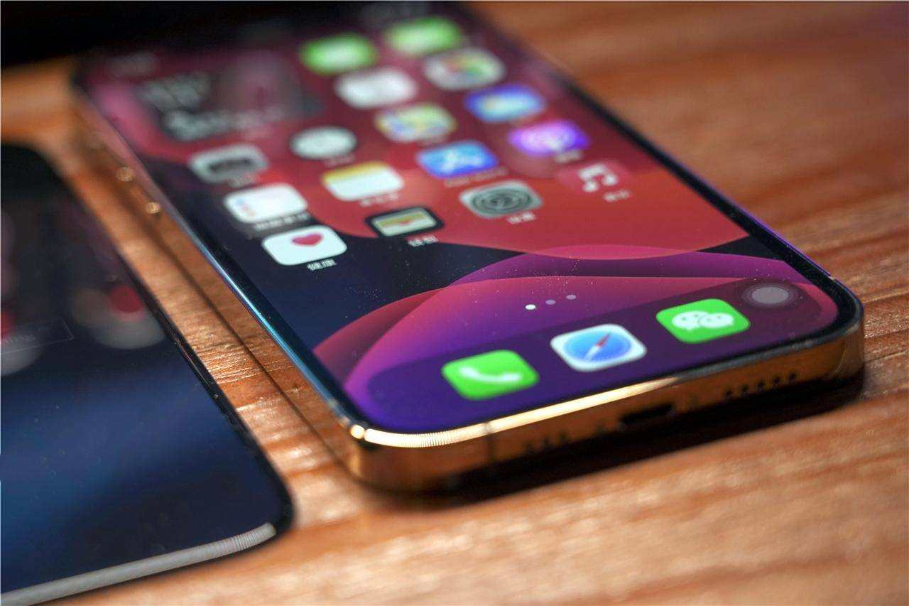 iphone13超瓷晶面板抗划,iphone12瓷晶面板还需要贴膜吗