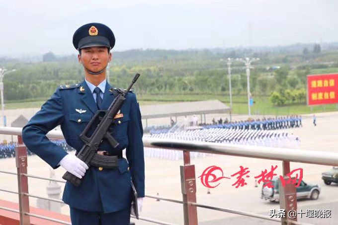 独家揭秘！大阅兵空军方队有两位十堰籍官兵，其中一位参加过三次阅兵