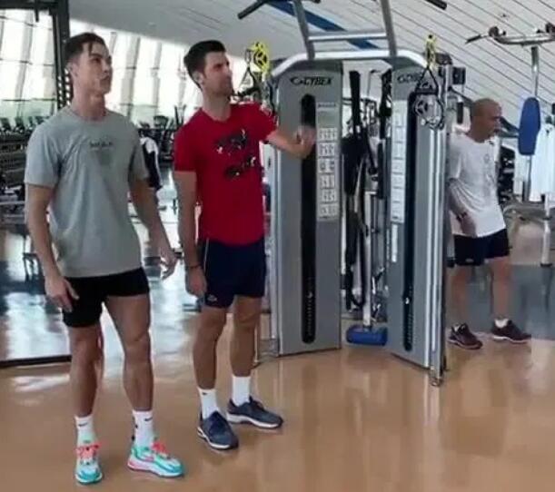 c罗腾空2.56米头球天神下凡,c罗腾空2.56米头球中文解说