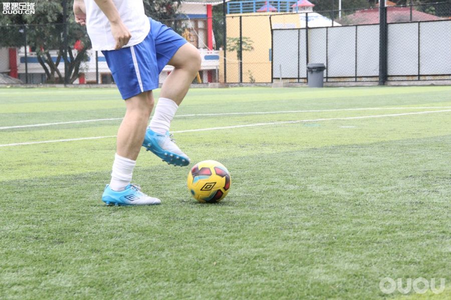 满足真皮控的幻想–UmbroAcceratorProHG实战测评