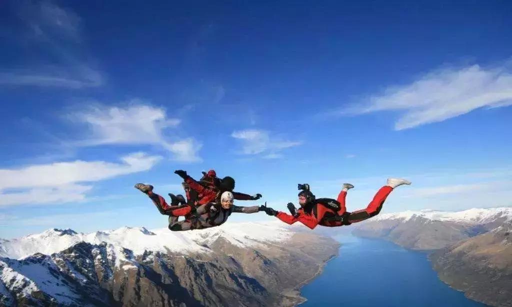 有着绝美迷人的“容颜”，却充满让*欲人**罢不能的速度野性与激情