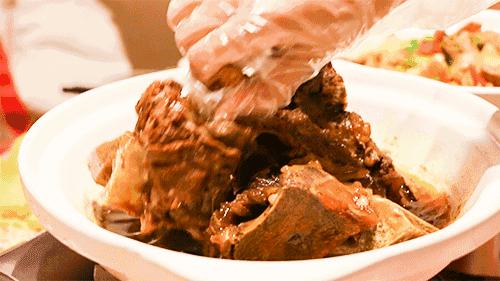 「东市观光夜市」手撕大骨头九块九，吃到开始怀疑人生