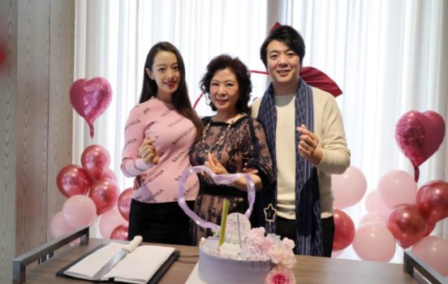 吉娜挺孕肚拍广告视频,吉娜挺孕肚拍广告现场