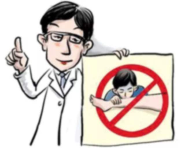 安徽工地发现一条剧毒眼镜蛇,野外银环蛇咬伤事件