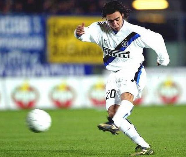 足坛著名招式,足坛十大任意球