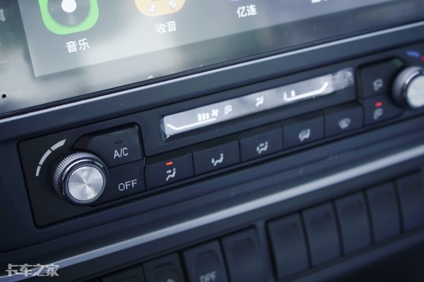 庆铃五十铃600p内饰,轻卡庆铃m600和m100区别买哪个好