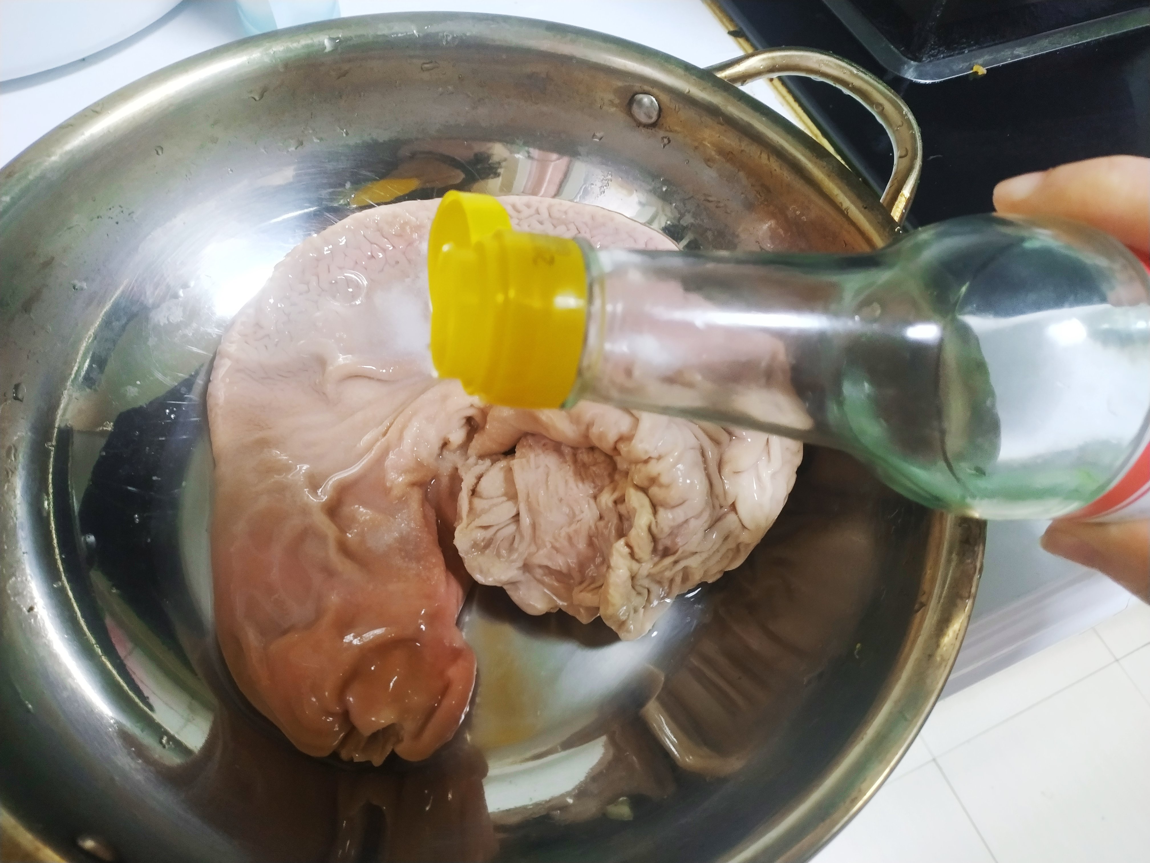 洗肥肠加什么好洗,猪肚猪肠如何焯水
