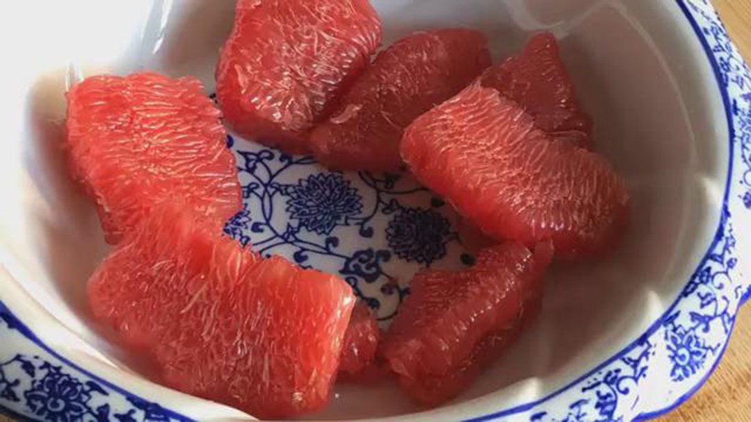 柚子上的白囊怎么剥,小朋友剥柚子正确方法