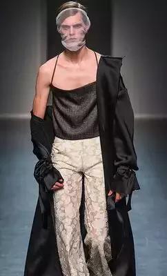 国潮这回对味儿了，不看logo还以为是巴黎世家！