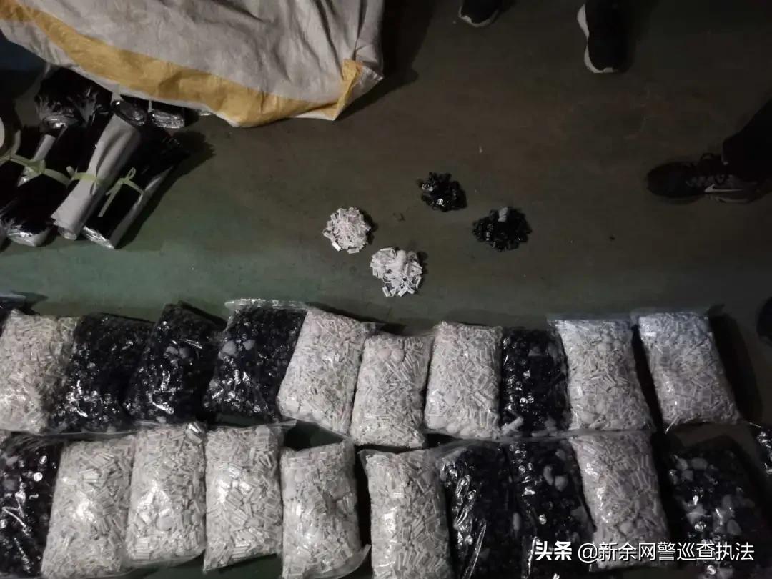 打击假冒羽绒服,警方查封假羽绒服