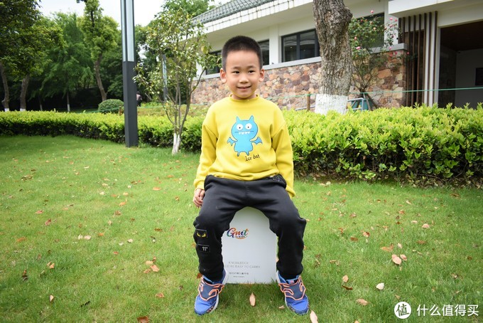 别让孩子输在起跑线，背上GMT for Kids挪威小方包，轻便 舒适 充裕