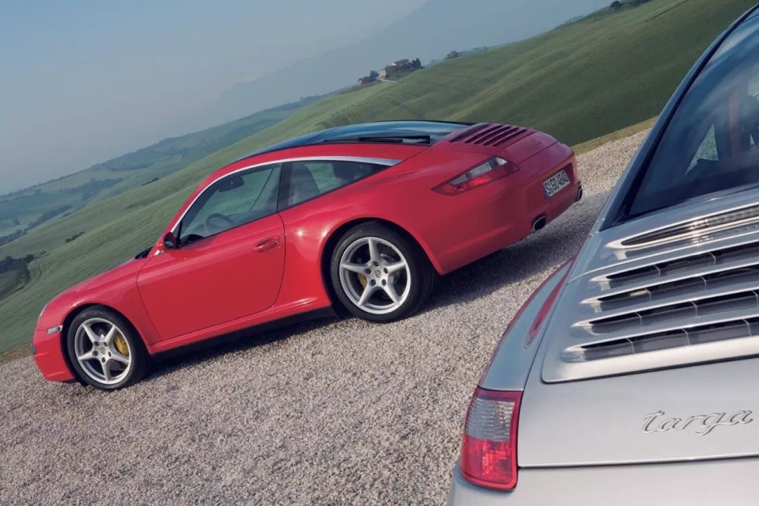 用保时捷911来存粮食，在瑞士连松鼠的生活品质都那么高