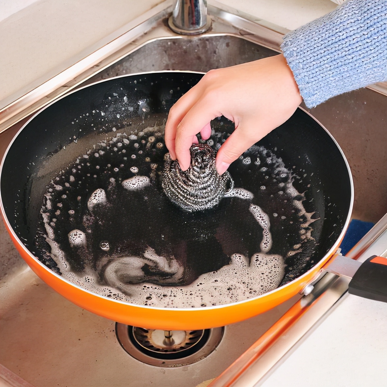 不锈钢锅外边脏了怎么办,不锈钢锅刷日常清洁