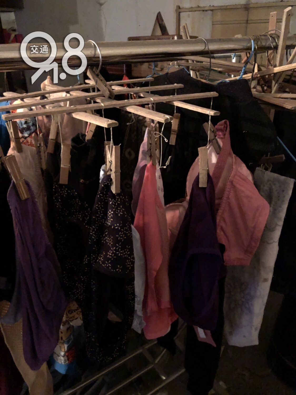 “我*裤内**不见了!”杭州女性要注意提防这个“*裤内**贼”「杭州交通918关注」