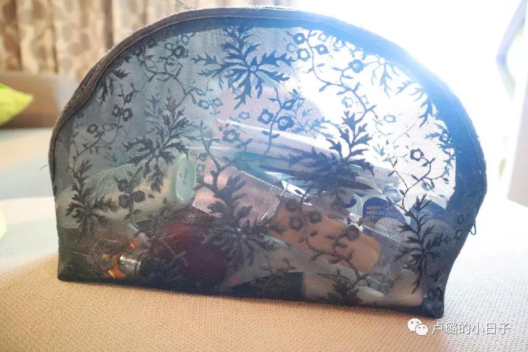 短期旅行必备化妆包是什么,出门手提袋便携女时尚化妆包