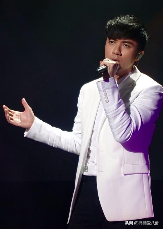 揭秘和经纪人恋爱的明星,和明星谈恋爱经纪人要求划清界限