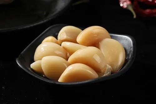 冰糖白醋腌糖蒜的比例是多少,做糖醋蒜加不加水呢