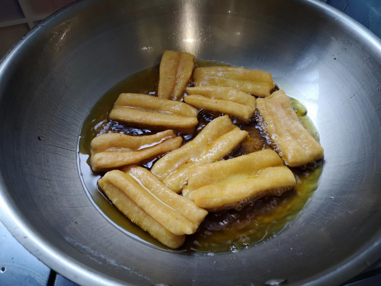 在家炸油条容易散开,油条配方怎么样炸油条又酥又脆