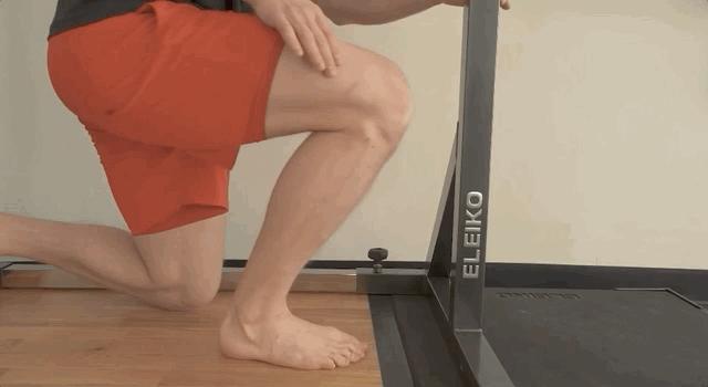 深蹲后膝盖疼还能继续锻炼吗,跑步后深蹲膝盖疼的恢复方法