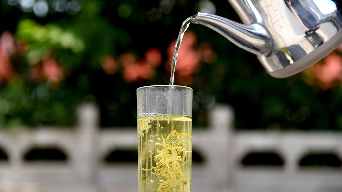 秋天干燥喝六大类茶哪个好,秋冬季抵抗病毒多喝这两种茶