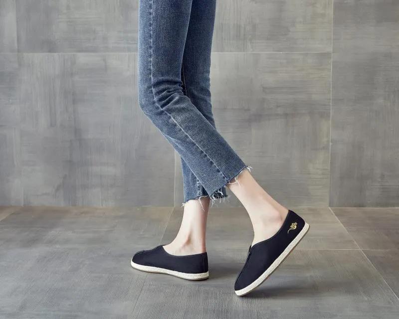 老北京布鞋穿起来真舒服,中国人穿的老布鞋