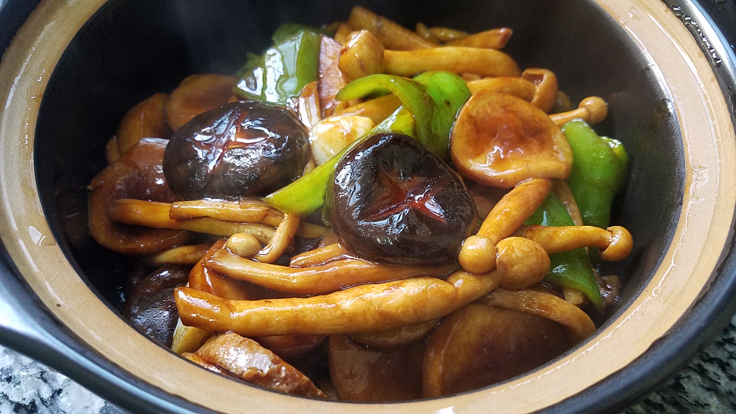 炒香菇炖鸡家常做法,炒香菇家常做法要不要焯水