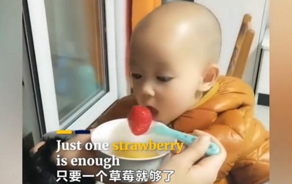 父母为了孩子假装看书,父母为了孩子学习看书